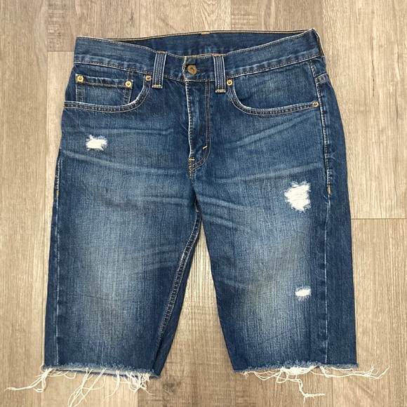 Women’s Levi’s 511 Skinny Shorts Size 31 - Picture 1 of 4